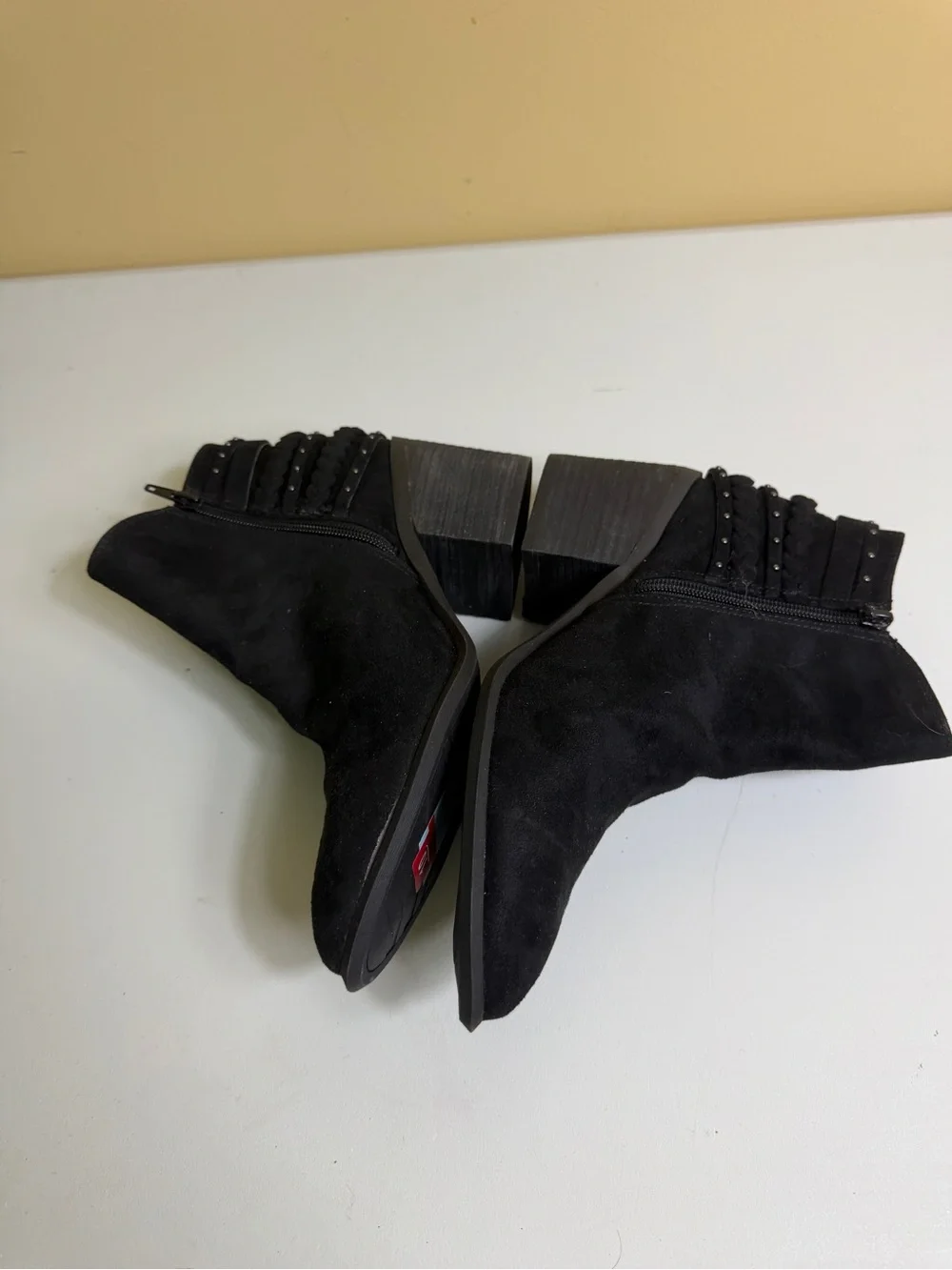 NWT Carlos Santana Ashby Black Faux Suede Studded Strappy Ankle Boots 10